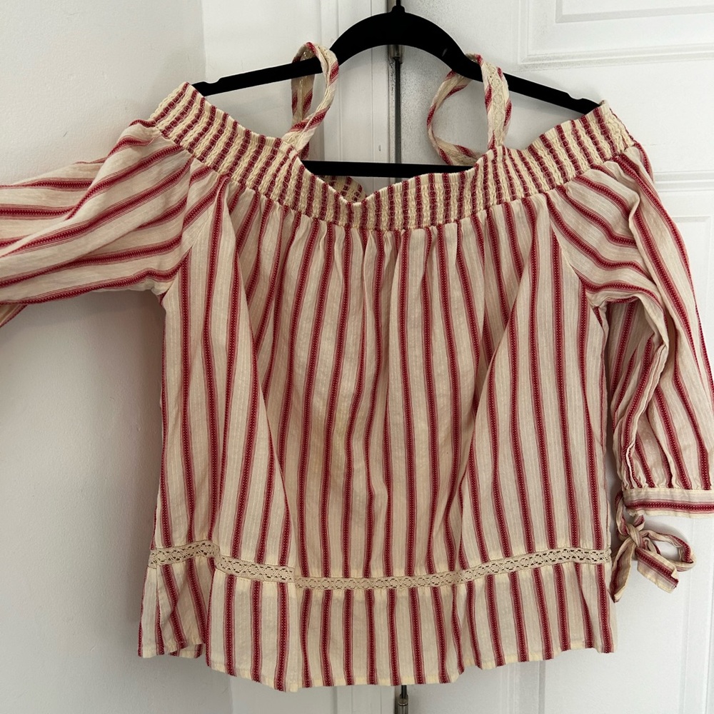 Red & white shoulder top